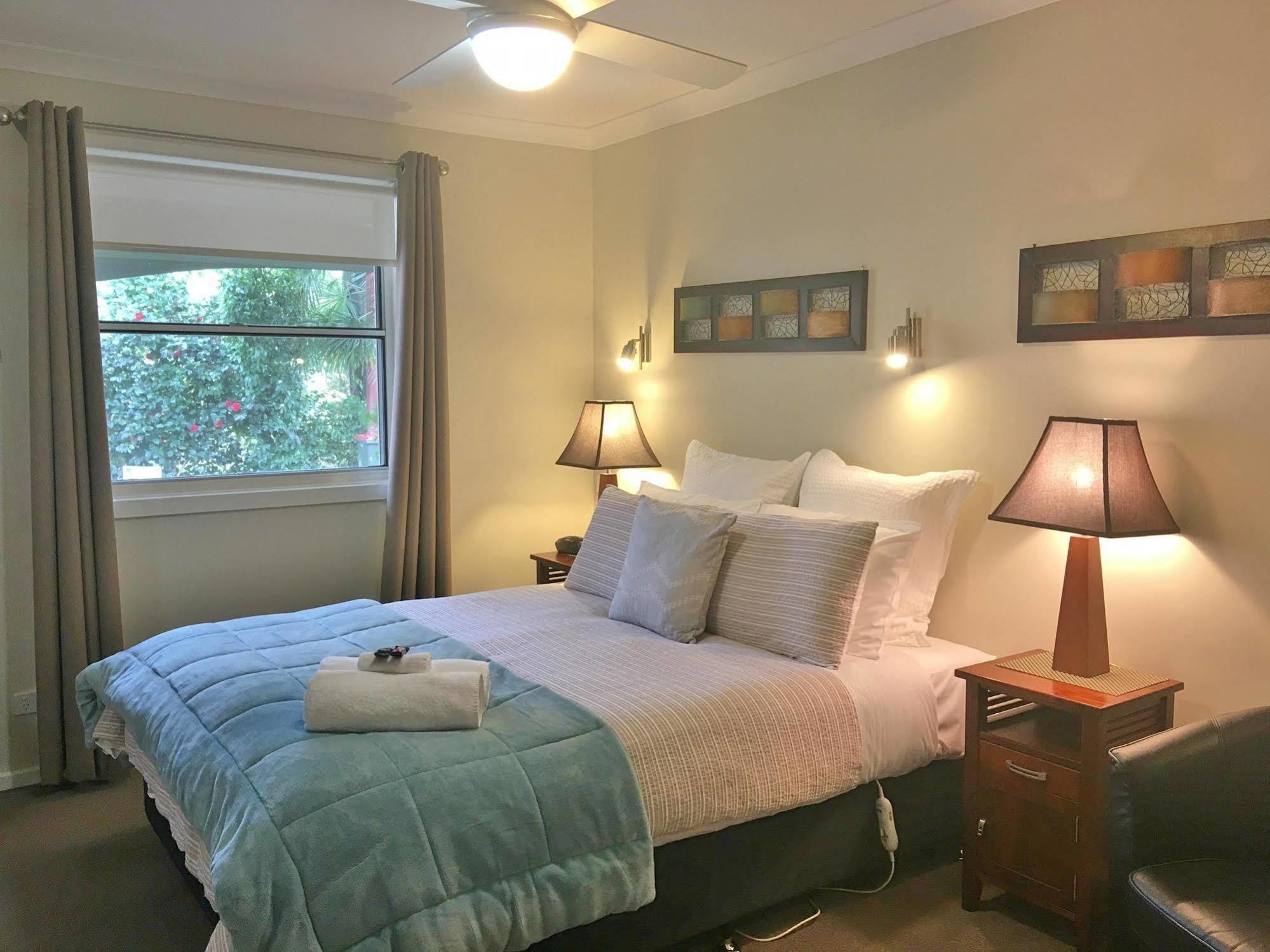 Westwood Lodge Bright Ngoại thất bức ảnh